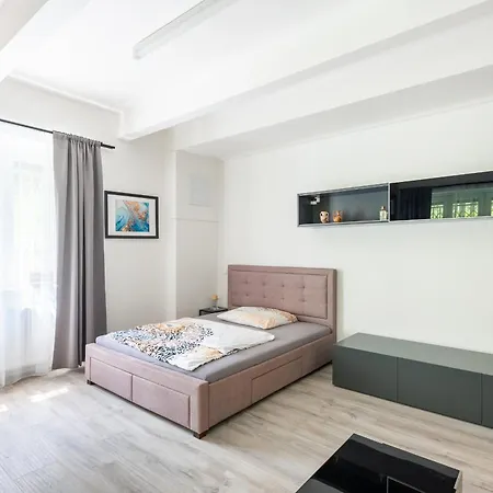 Apartment By The Metro With Private Parking Prague Exterior photo