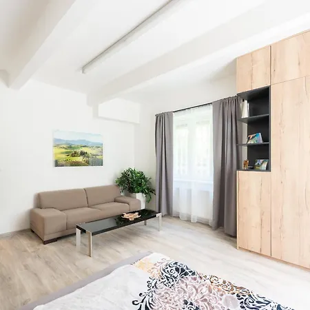 Apartment By The Metro With Private Parking Prague Exterior photo