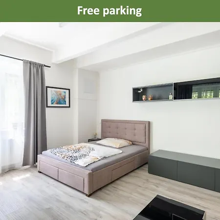 Apartment By The Metro With Private Parking Prague Exterior photo