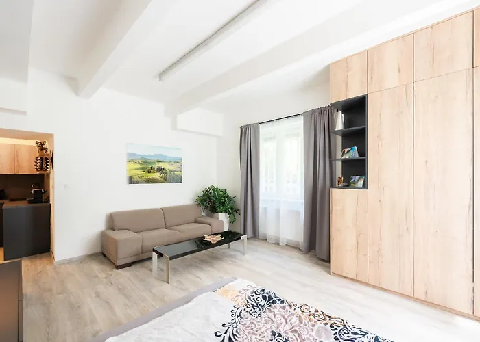 Apartment By The Metro With Private Parking