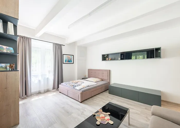 Apartment By The Metro With Private Parking